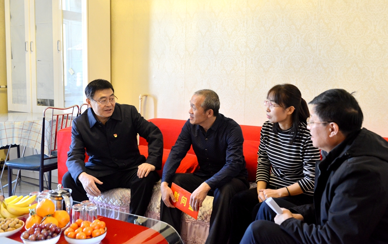 中煤平朔发展集团领导慰问困难党员,困难职工,扶贫干部及驻纳米比亚